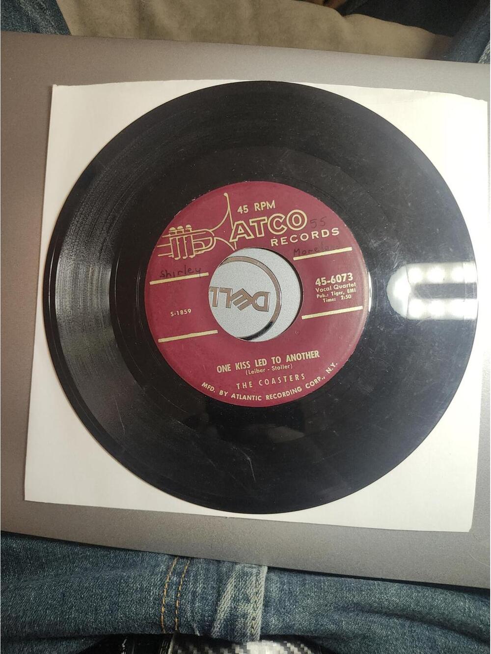 The Coasters - one kiss led to another/ brazil 45 VG+-NM